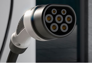 Do all the charging stations have the same plug ?